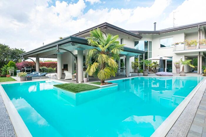 Casa con 5 locali in vendita in Via Guido Gozzano, Legnano