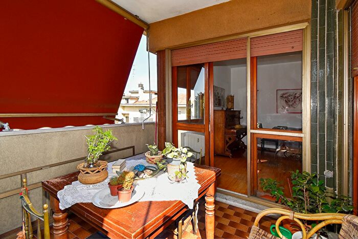 Appartamento quadrilocale in vendita in Via Medeghino, Milano