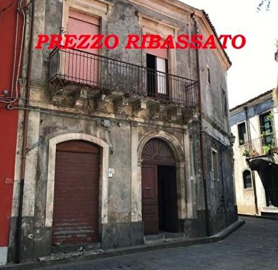 Casa con 6 locali in vendita in Linguaglossa