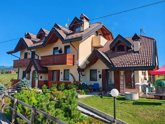 Appartamento trilocale in vendita in Via Gaiga, Roana