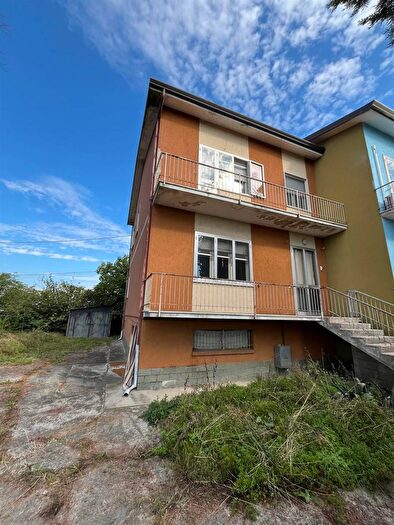 Casa con 8 locali in vendita in San Giacomo Delle Segnate