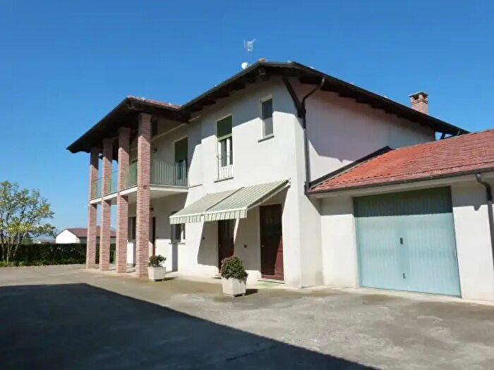 Casa con 6 locali in vendita in Salmour