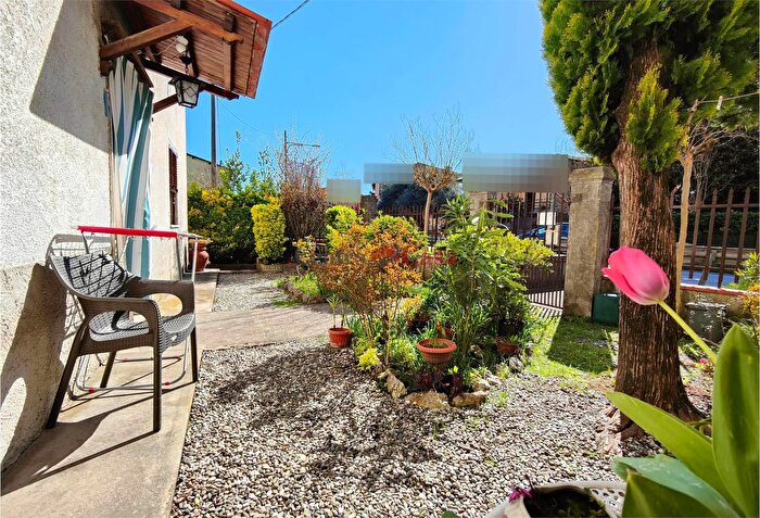 Casa con 6 locali in vendita in Lucca