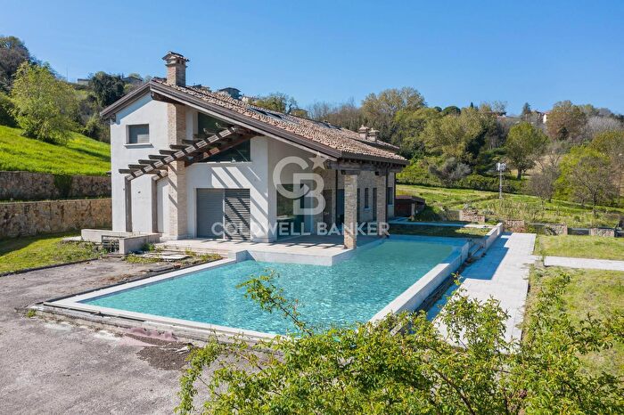 Casa con 13 locali in vendita in Via Vallicella, Saludecio