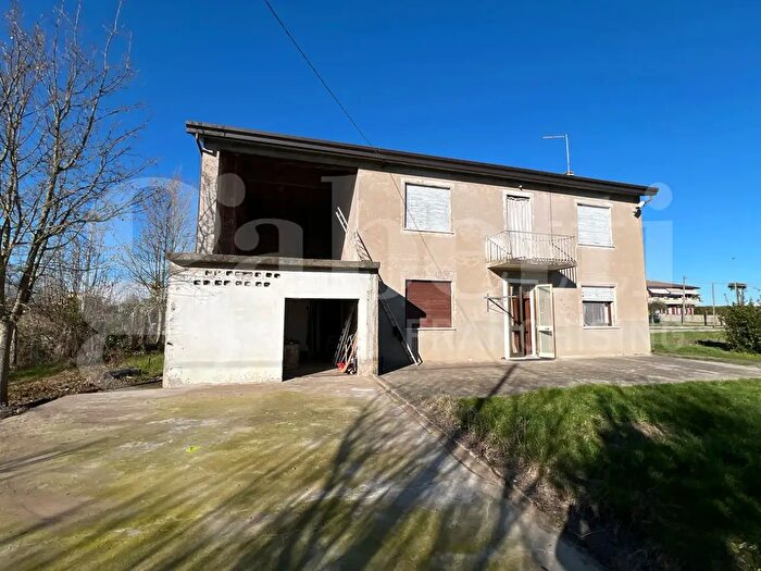 Casa con 5 locali in vendita in Arzergrande