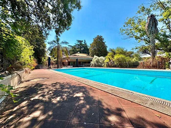 Casa con 8 locali in vendita in Via Indonesia, Roma