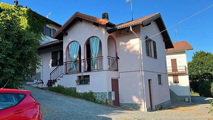 Casa con 5 locali in vendita in Via Roma Cremolino, Cremolino