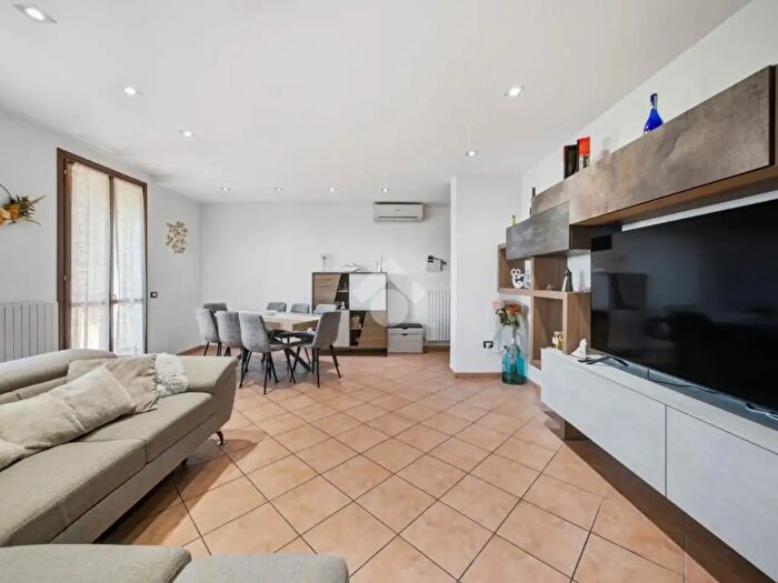 Appartamento quadrilocale in vendita in Via Giambattista Vico, Reggio Emilia