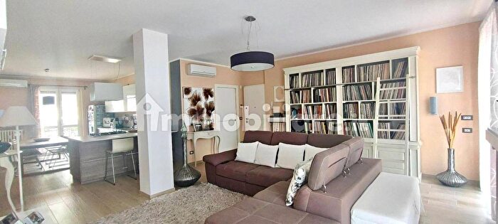 Appartamento trilocale in vendita in Via Ardigo, Alessandria