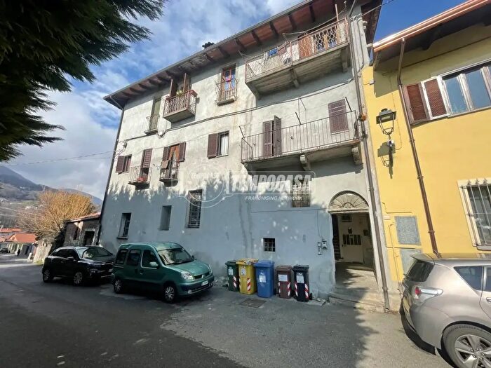 Appartamento con 6 locali in vendita in Via Cuorgne Via San Giuseppe Cottolengo, Cuorgne