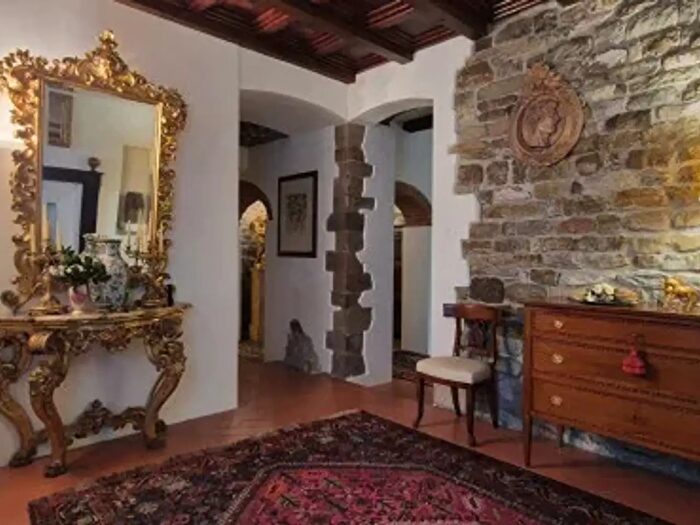 Casa con 6 locali in vendita in Via Contessa Itta, Reggello