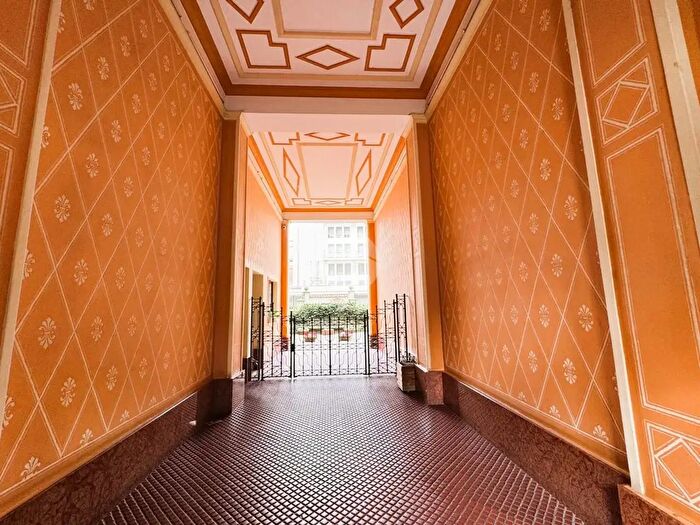 Appartamento trilocale in vendita in Via Cermenate, Milano