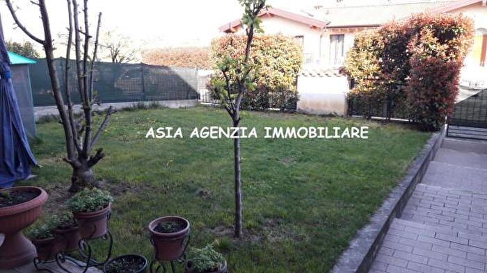 Appartamento trilocale in vendita in Via Camillo Benso di Cavour, Quinzano DOglio