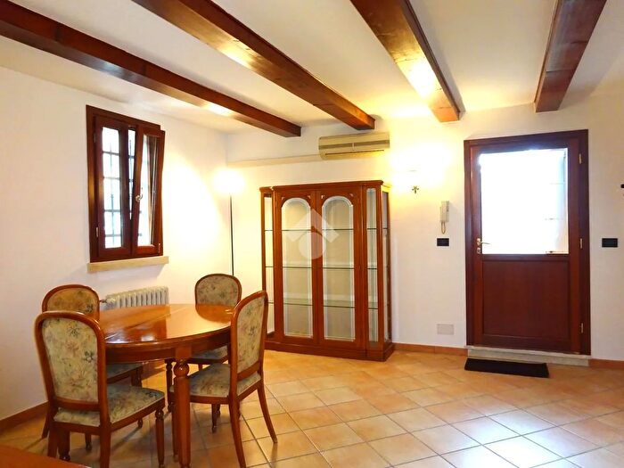 Casa trilocale in affitto in Casa Semindipendente Via Comacchio, Ferrara