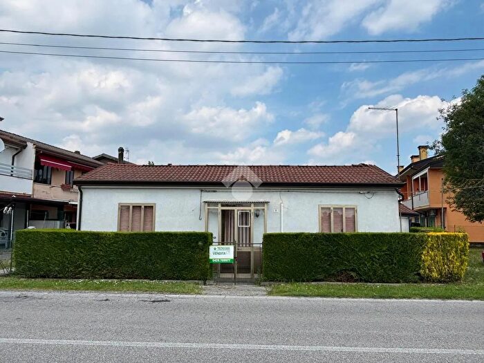 Casa trilocale in vendita in Via Roma, Granze