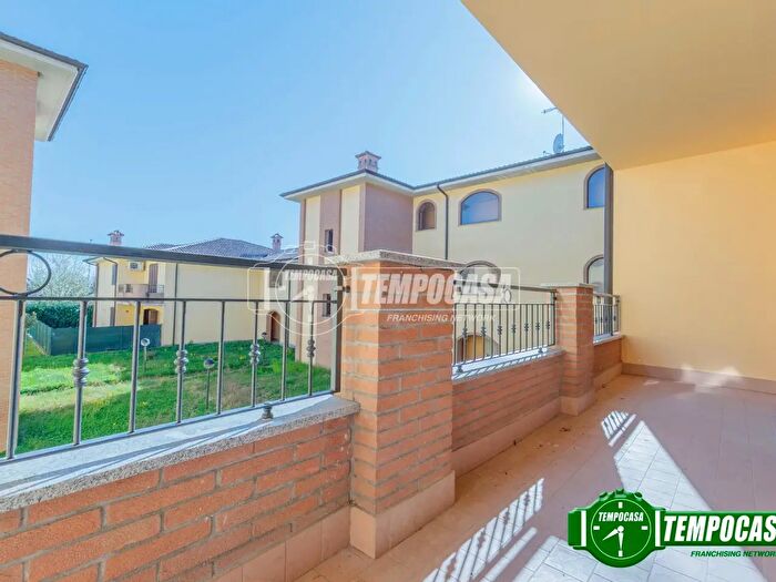 Appartamento trilocale in vendita in Piazza Monsignor Domenico Senna, Battuda