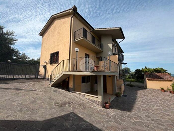 Appartamento quadrilocale in affitto in Via farense, Coltodino, Fara in Sabina