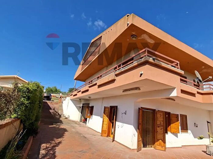 Casa con 12 locali in vendita in Cda Rossa Sn, Chiaramonte Gulfi