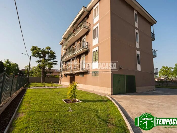 Appartamento trilocale in vendita in Via Filippo Corridoni, Vermezzo con Zelo