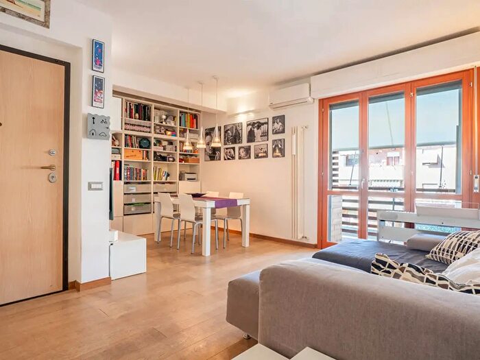 Appartamento con 6 locali in vendita in Via Fortini, Siena