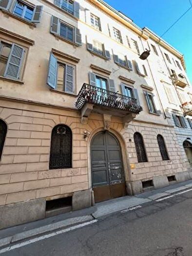 Appartamento trilocale in affitto in Via Amedei, Missori, Milano