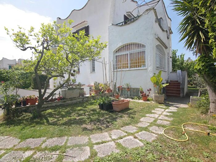 Casa con 6 locali in vendita in Via dei Lecci, Anzio