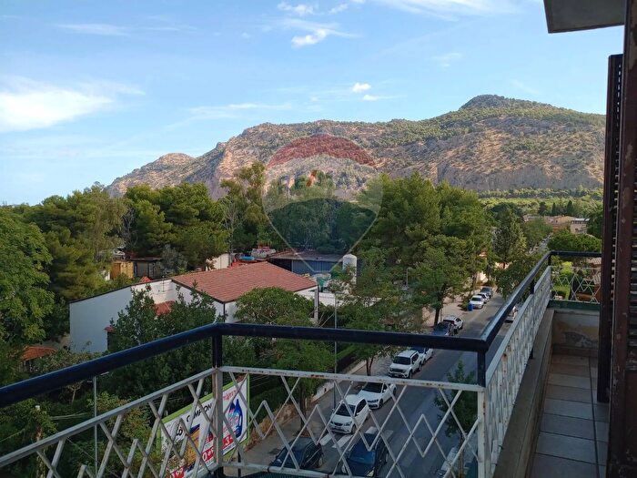 Appartamento con 7 locali in vendita in Via dei Quartieri C, Palermo