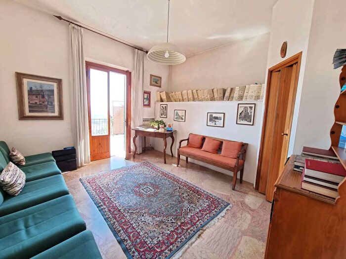 Appartamento con 5 locali in vendita in Montespertoli