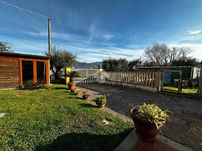 Casa quadrilocale in vendita in Via Rubiano, Sarzana