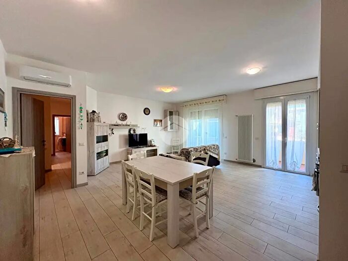 Appartamento trilocale in vendita in Via Nagli, Rimini