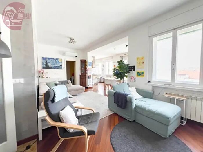 Appartamento con 6 locali in affitto in Via Martiri della Libertà, Trieste
