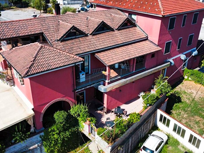 Casa con 6 locali in vendita in Centro, Bra