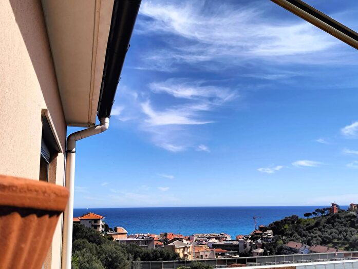 Appartamento quadrilocale in vendita in Via I Maggio, Celle Ligure