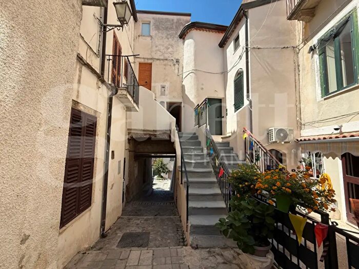 Appartamento quadrilocale in vendita in Via Covour, San Lucido