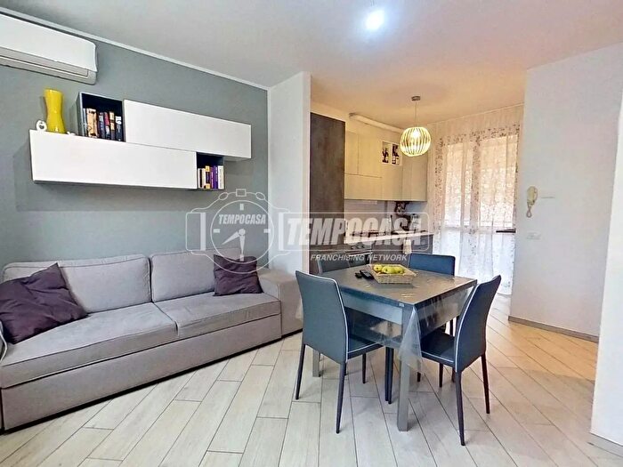 Casa trilocale in vendita in Via Piave, Brugherio