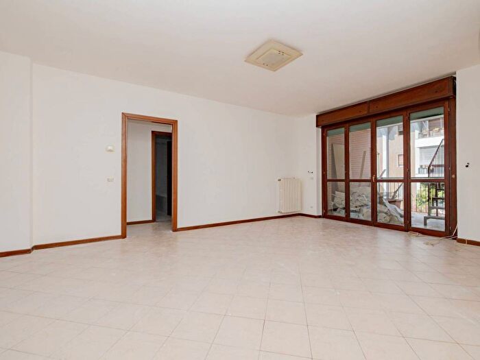Appartamento trilocale in affitto in Via Gino Pollini, Greco Segnano, Milano