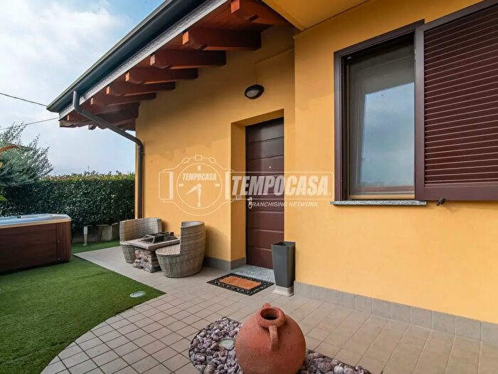 Casa trilocale in vendita in Via XXV Aprile, Solbiate Olona
