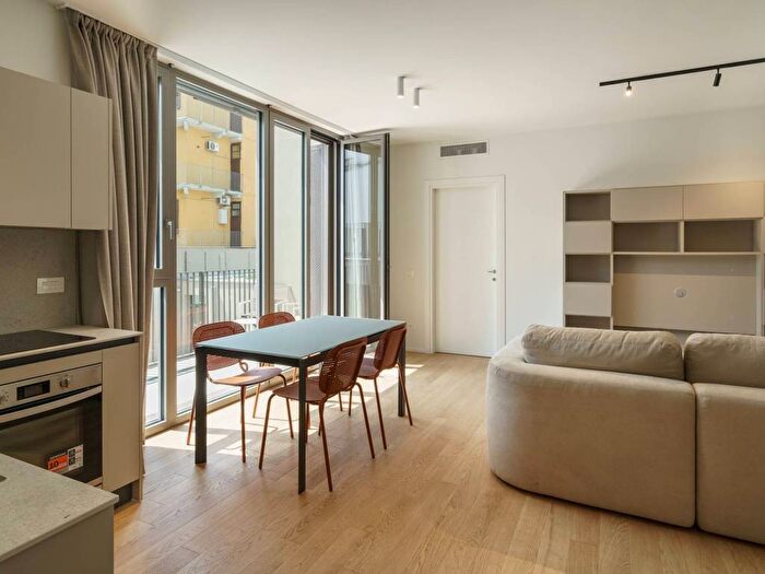 Appartamento trilocale in affitto in Barona, Milano