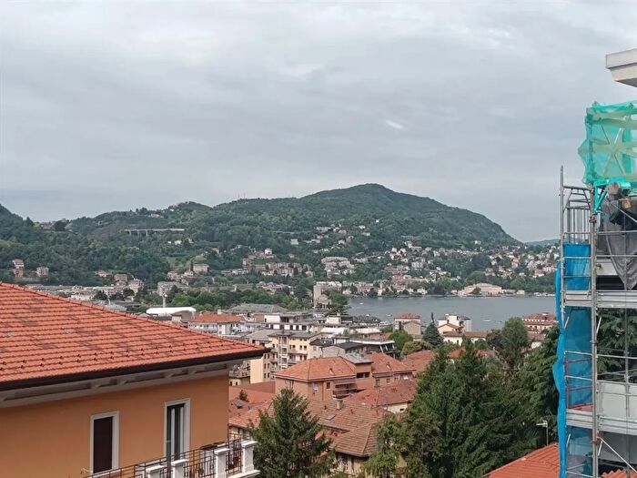 Appartamento trilocale in affitto in Como