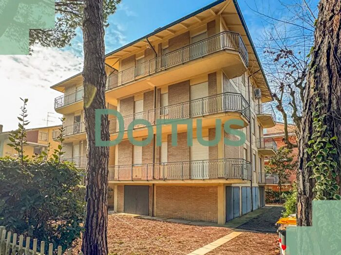 Appartamento trilocale in affitto in Viale Titano, Cervia