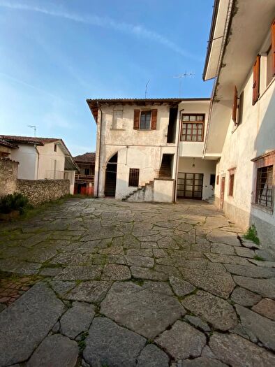 Casa con 6 locali in vendita in Via Caraglio, Marone