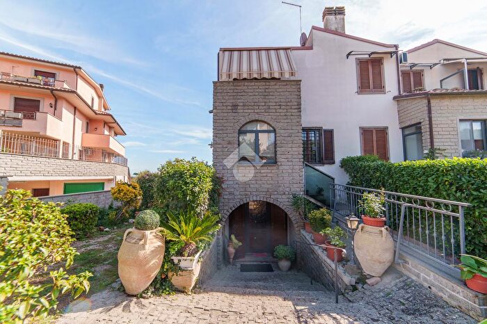 Casa quadrilocale in vendita in Via Cardinale Vagnozzi, Vitorchiano