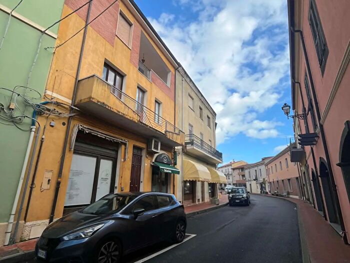 Casa con 8 locali in vendita in Ghilarza