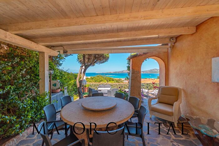 Casa con 5 locali in vendita in Via Monti Corru Snc, Arzachena