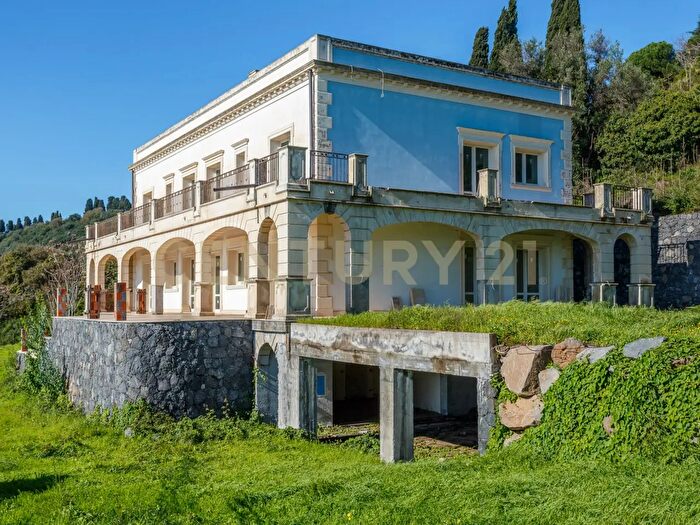 Casa con 12 locali in vendita in Via Casalrosato, Valverde