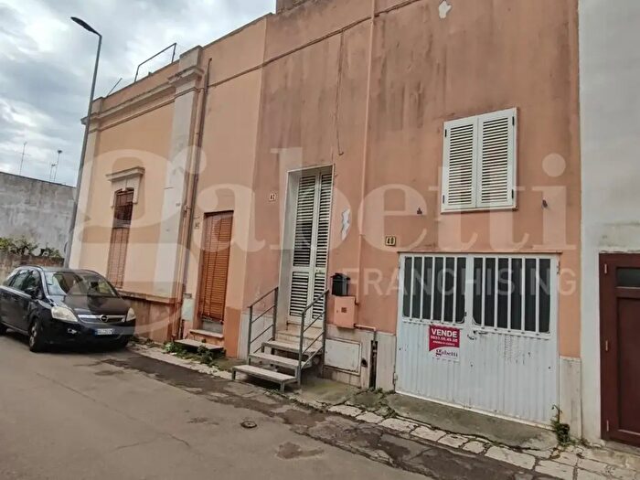 Casa con 5 locali in vendita in PresicceAcquarica