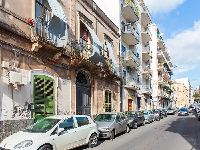 Appartamento trilocale in vendita in Via Caronda, Catania