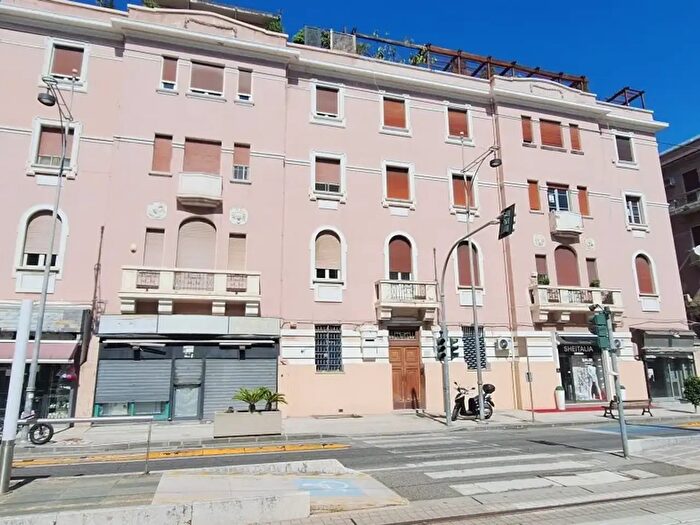 Appartamento con 6 locali in vendita in Viale San Martino, Messina