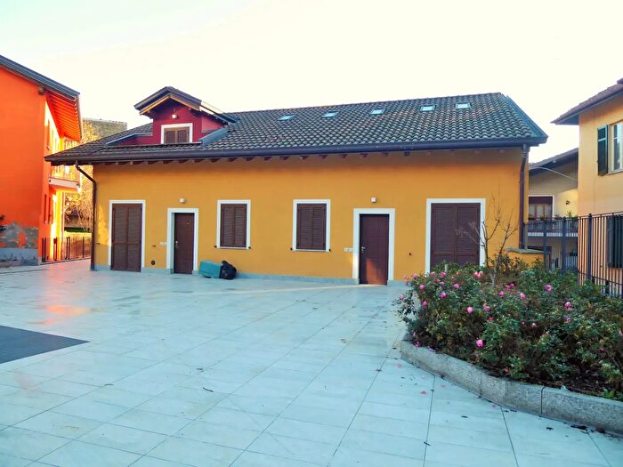 Casa quadrilocale in vendita in Via Torino, Arona