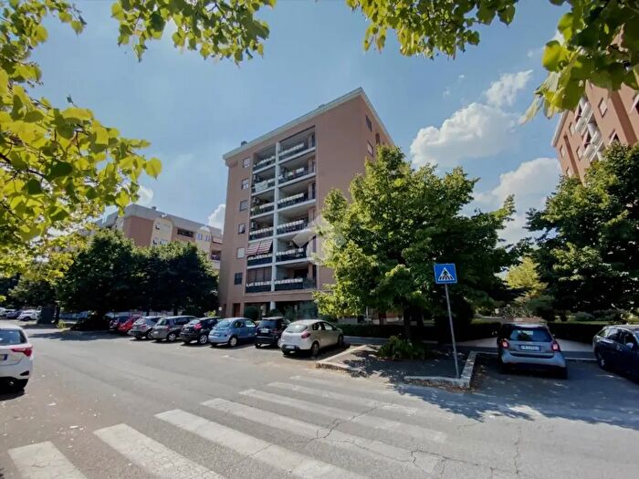 Appartamento quadrilocale in vendita in Viale Galvano della Volpe, Roma